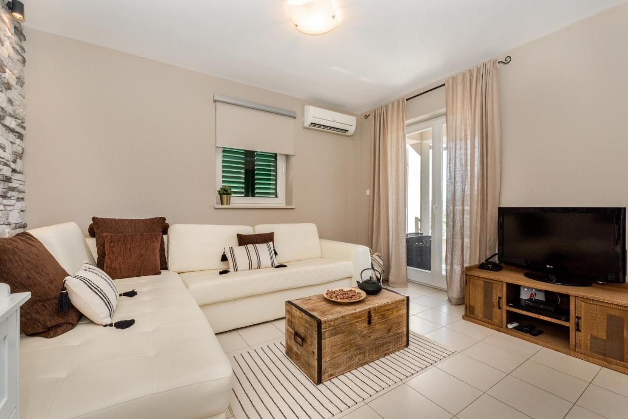 Apartment Cami -Stylish Apartment With A Beautiful Seaview Rabac Exterior photo